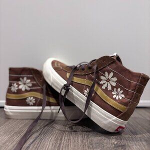 Vans Sk8-Hi sneakers in brown with floral embroidery